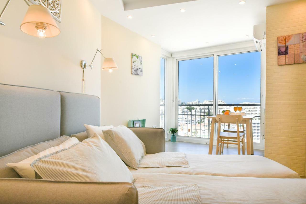 Seafront Top Floor Studio Apartment Benalmádena